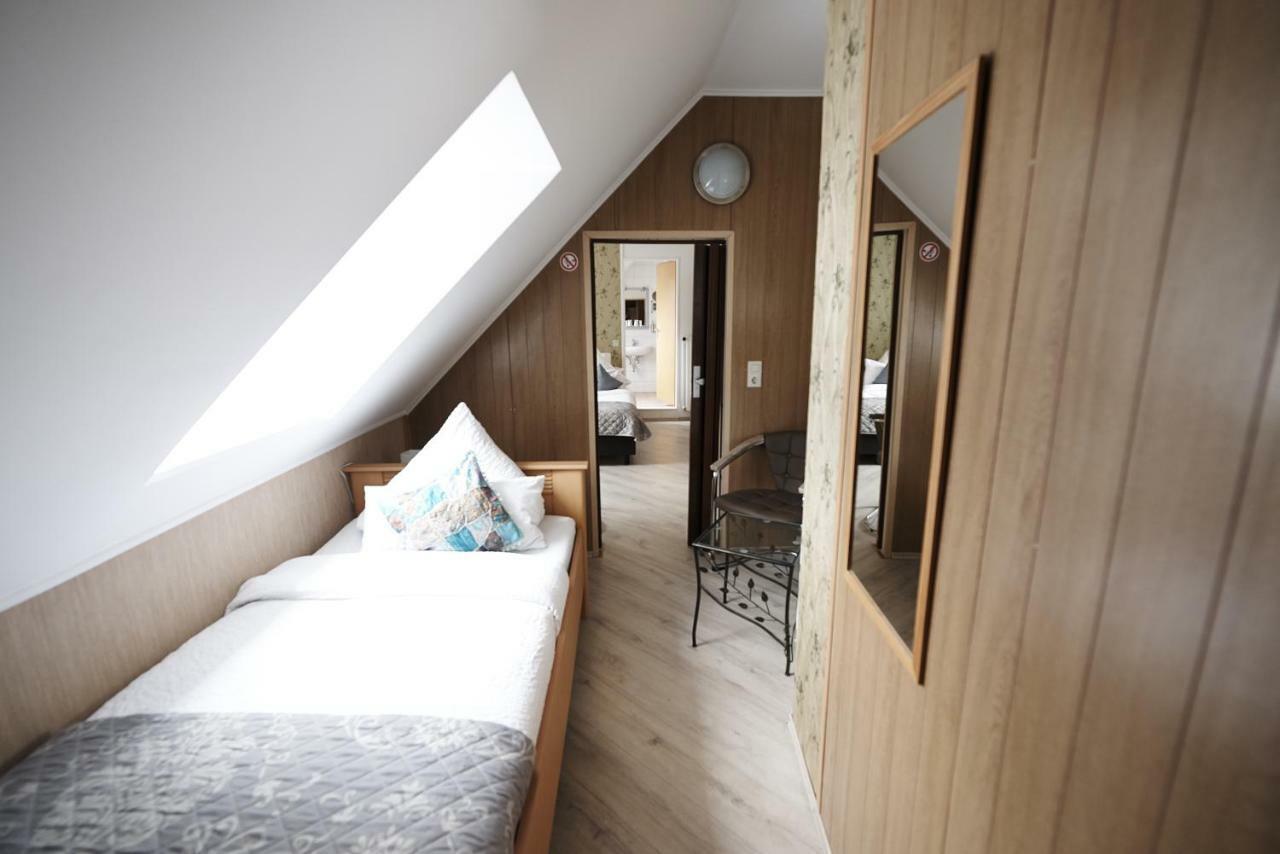 Hotel Wurster Kroog เบรเมอร์ฮาเฟิน ภายนอก รูปภาพ