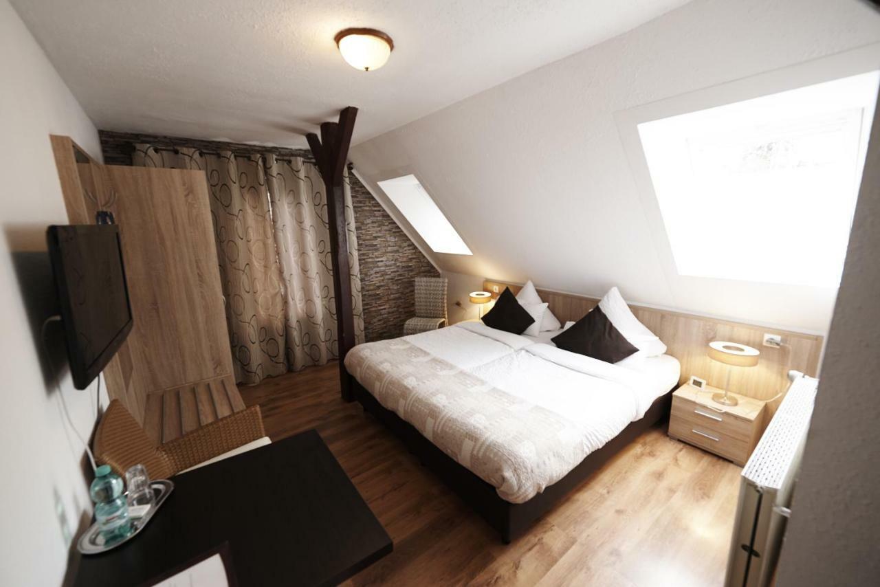 Hotel Wurster Kroog เบรเมอร์ฮาเฟิน ภายนอก รูปภาพ