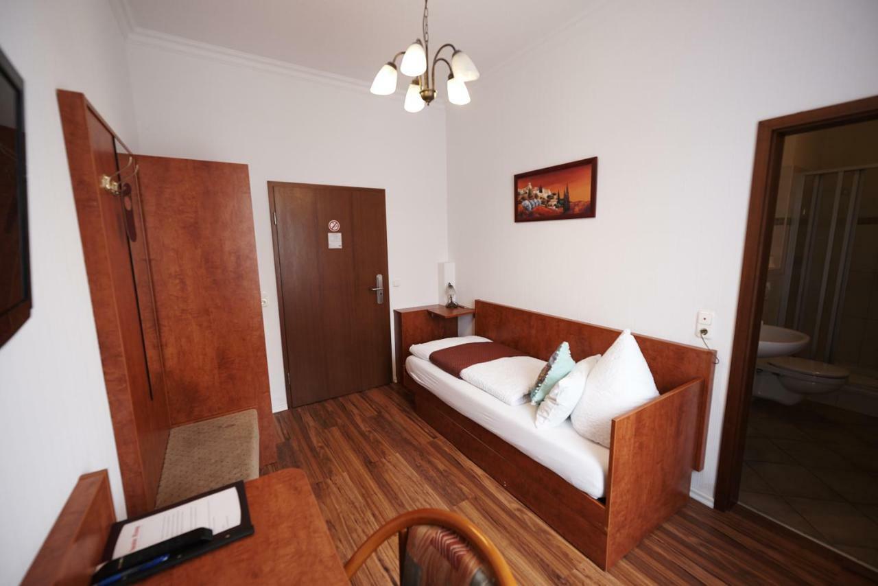 Hotel Wurster Kroog เบรเมอร์ฮาเฟิน ภายนอก รูปภาพ