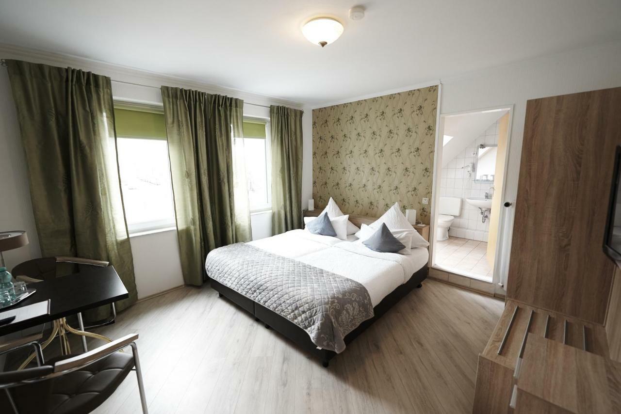 Hotel Wurster Kroog เบรเมอร์ฮาเฟิน ภายนอก รูปภาพ